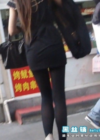 北京街头吃烧烤的黑丝嫩腿MM【2部/MP4/67M】黑丝铺出品